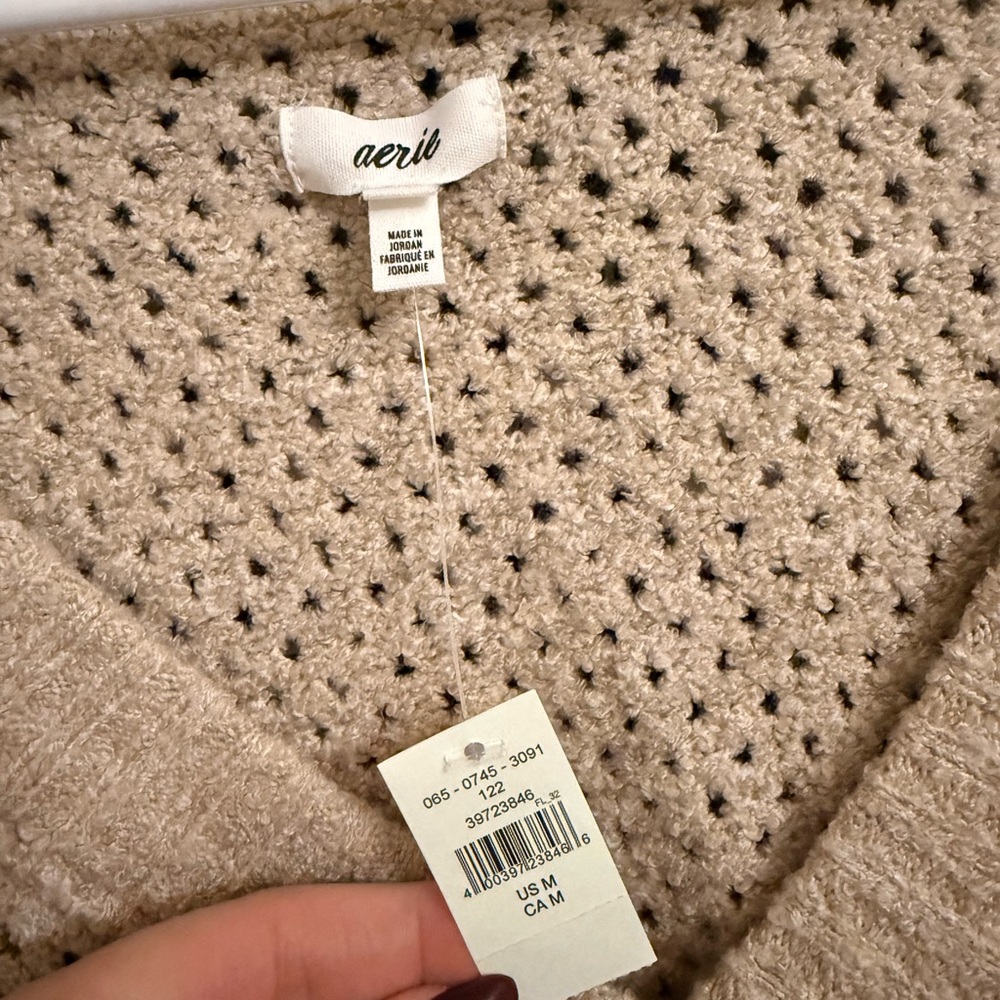 Aerie Women's V-Neck Beige Sweater - Picture 2 of 3